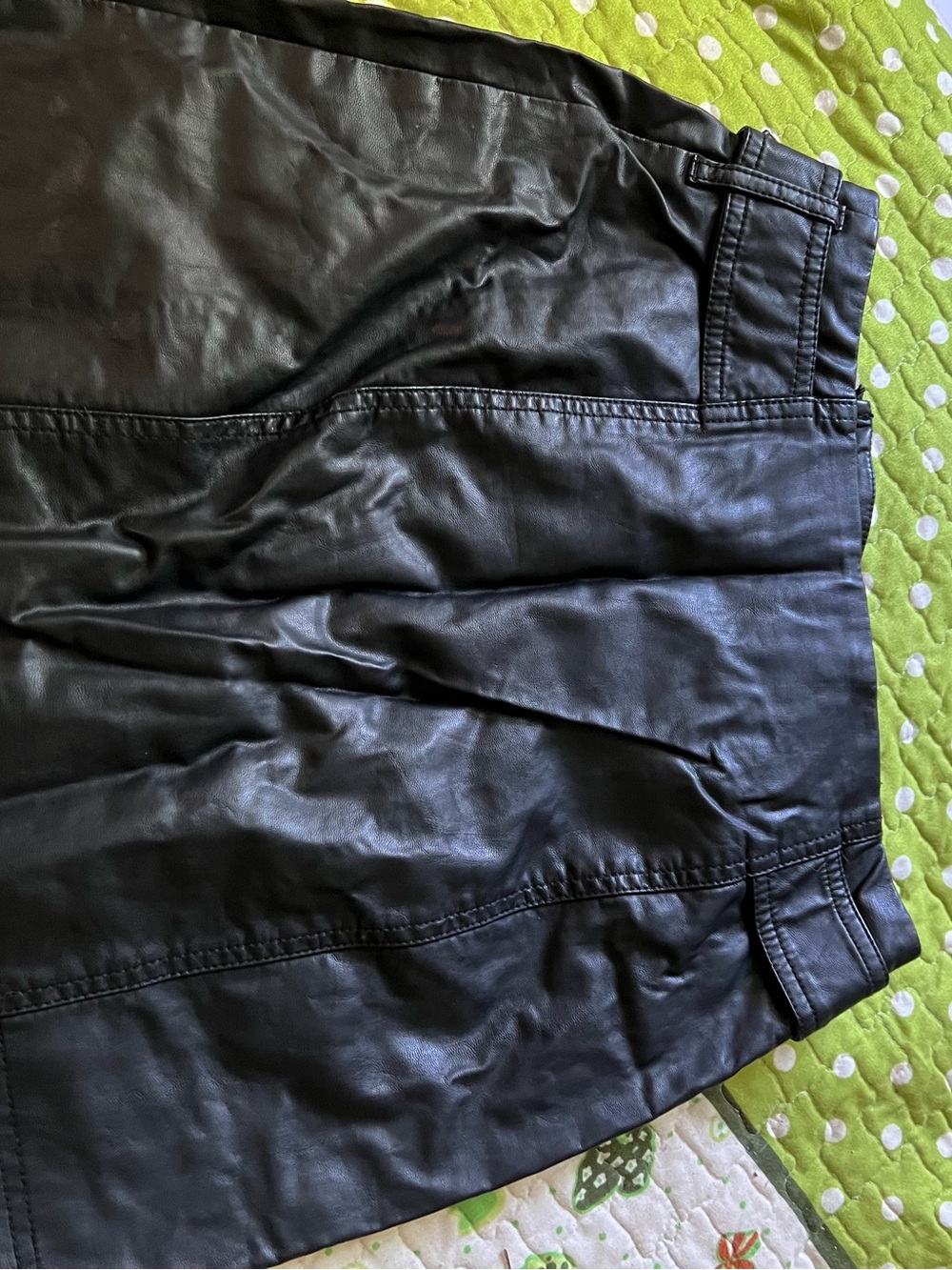 Leather jacket - Picture 10 of 11